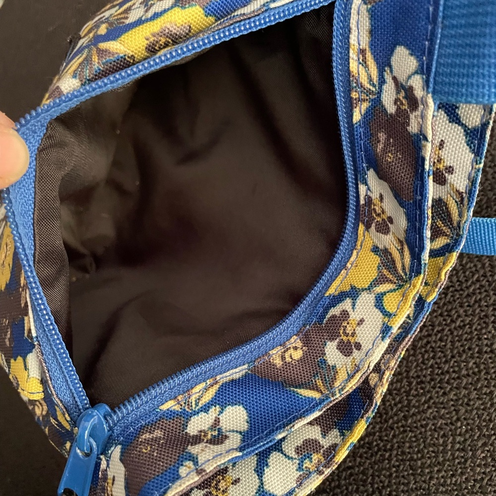 KAVU Keeper blue & yellow floral crossbody bag - Picture 7 of 9